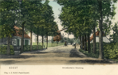 14420 Gezicht op de Amersfoortsestraatweg met rijen bomen te Soest. N.B. De straatnaam Amersfoortscheweg is in 1911 ...